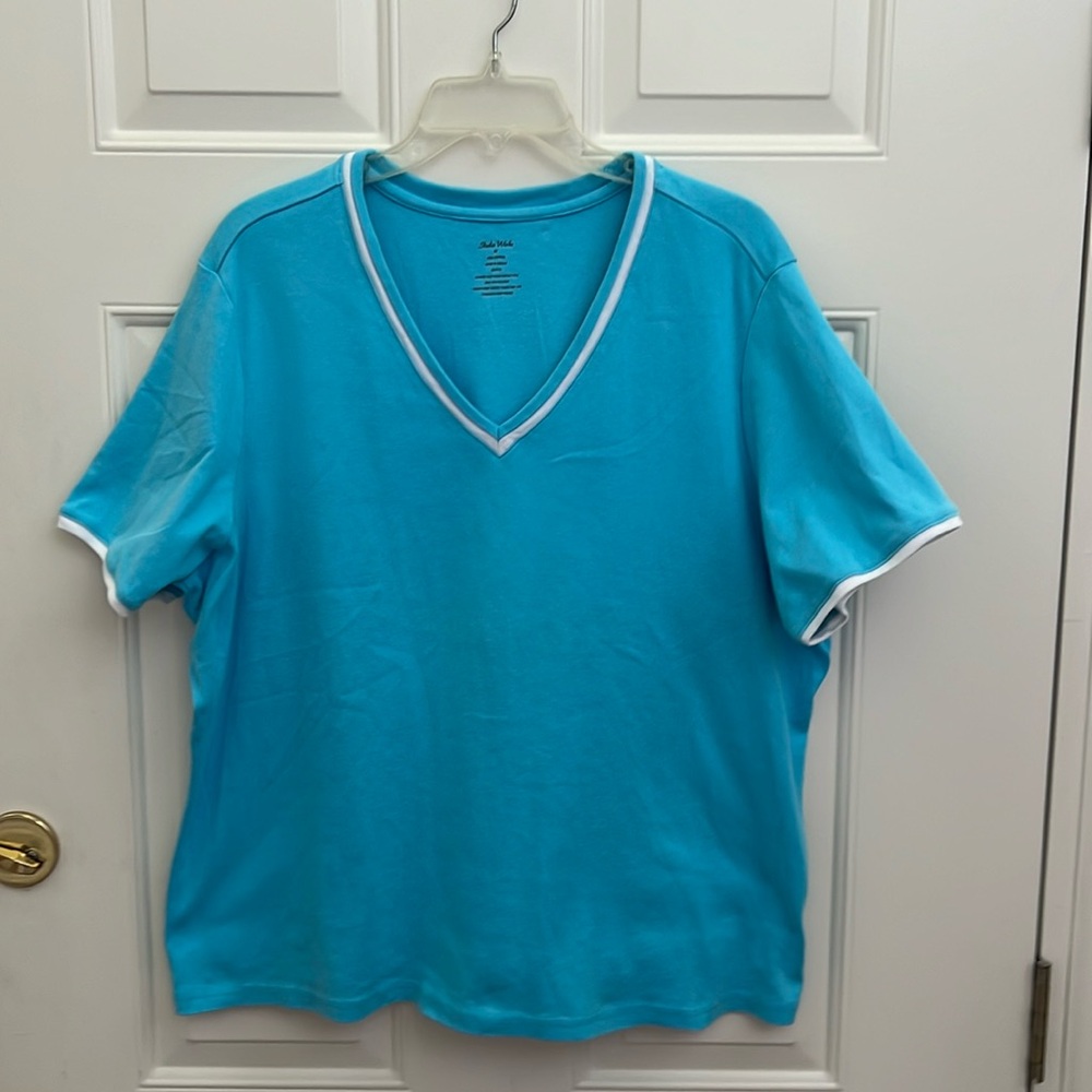 Studio Works Women’s Blue V-Neck Tee Shirt. 2X